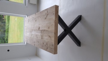 Steigerhouten eettafel met kruispoot