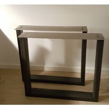 Steigerhouten tafel met stalen poten